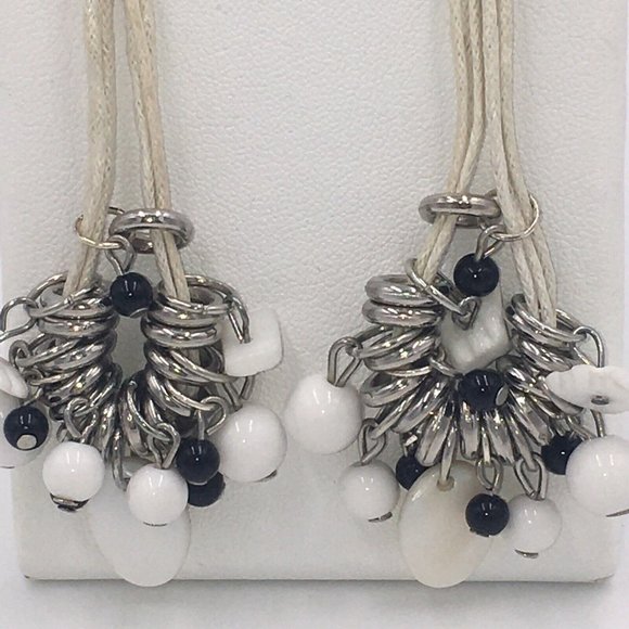 Black & White Plastic BEADS Silver Tone METAL CIRCLES Dangle Pierced EARRINGS - Picture 2 of 5